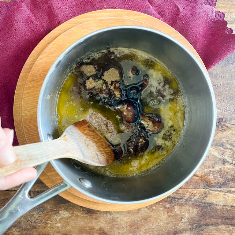 Vegan Gingerbread Cookies - Sara Kidd